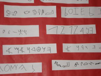 écrire en hieroglyphes et cuneiformes
