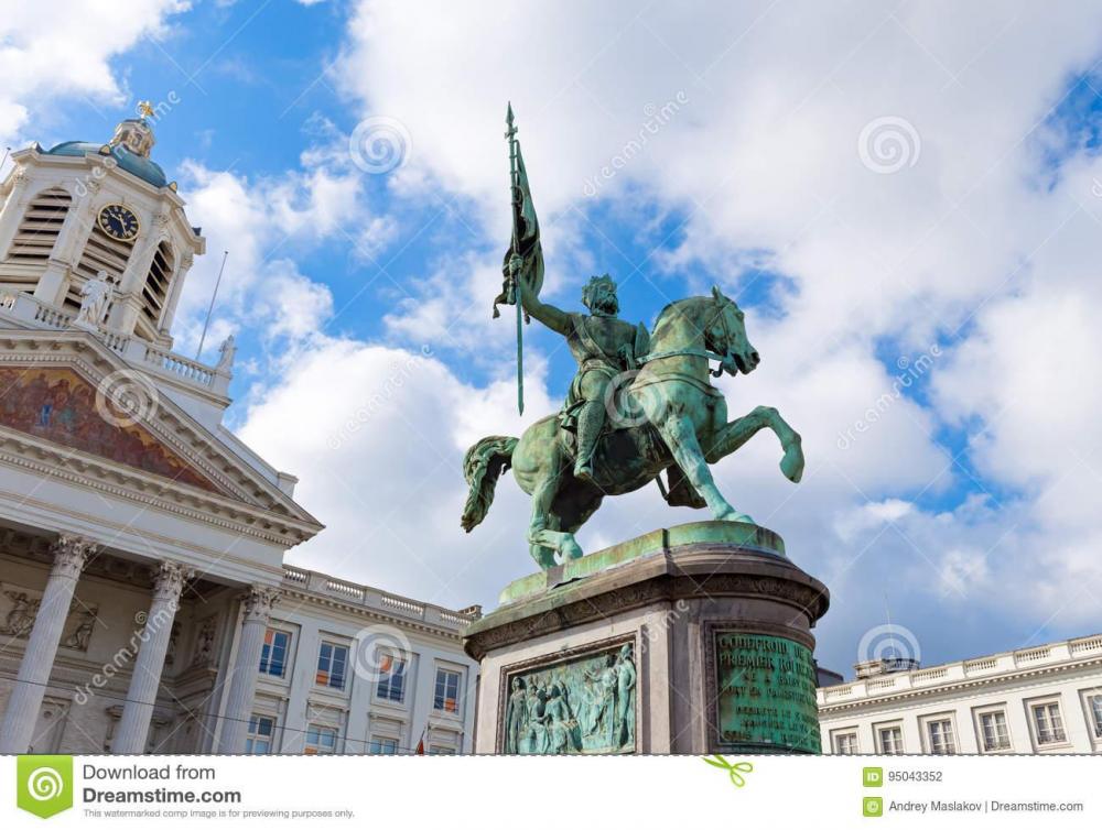 godefroid-de-bouillon-statue-à-bruxelles-95043352.jpg